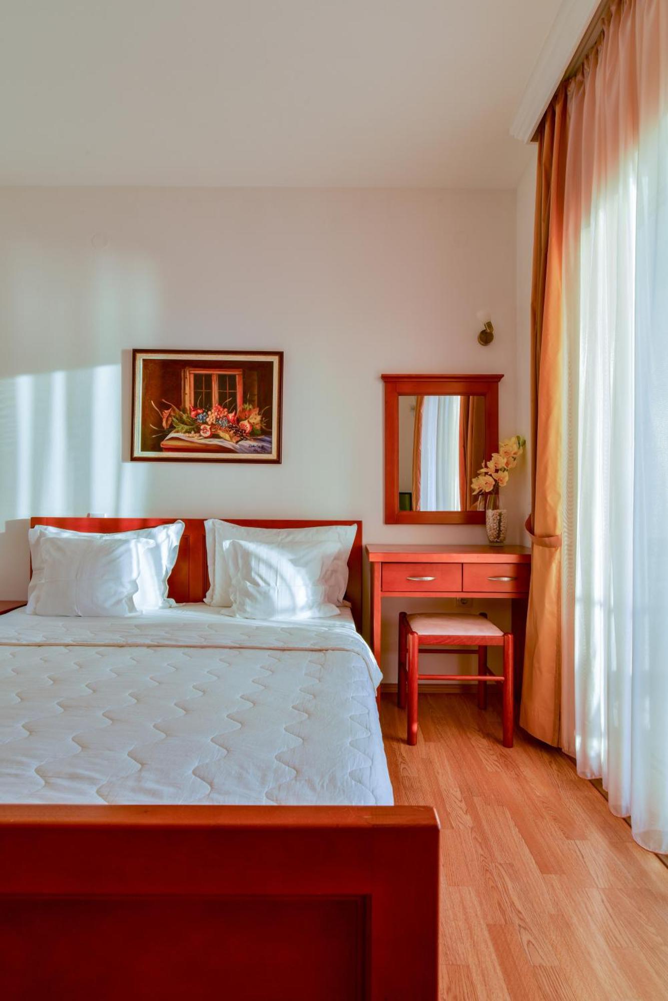 Apartments Leut Свети-Стефан Номер фото