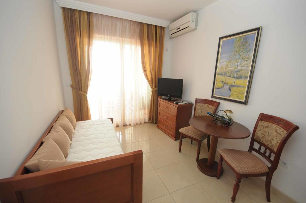 Apartments Leut Свети-Стефан Экстерьер фото