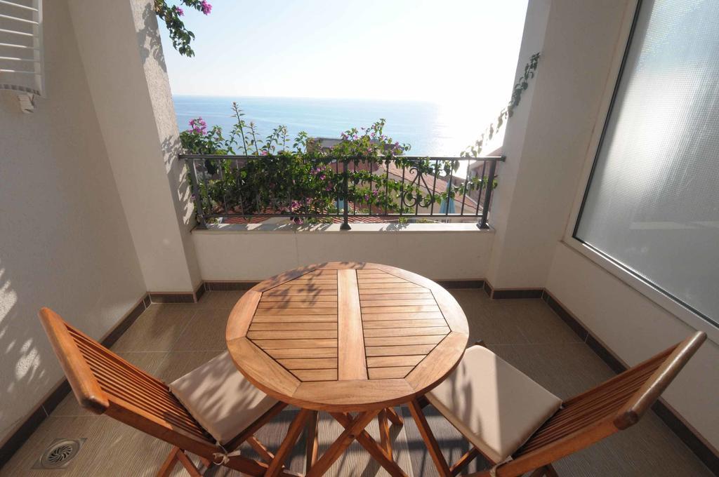Apartments Leut Свети-Стефан Экстерьер фото
