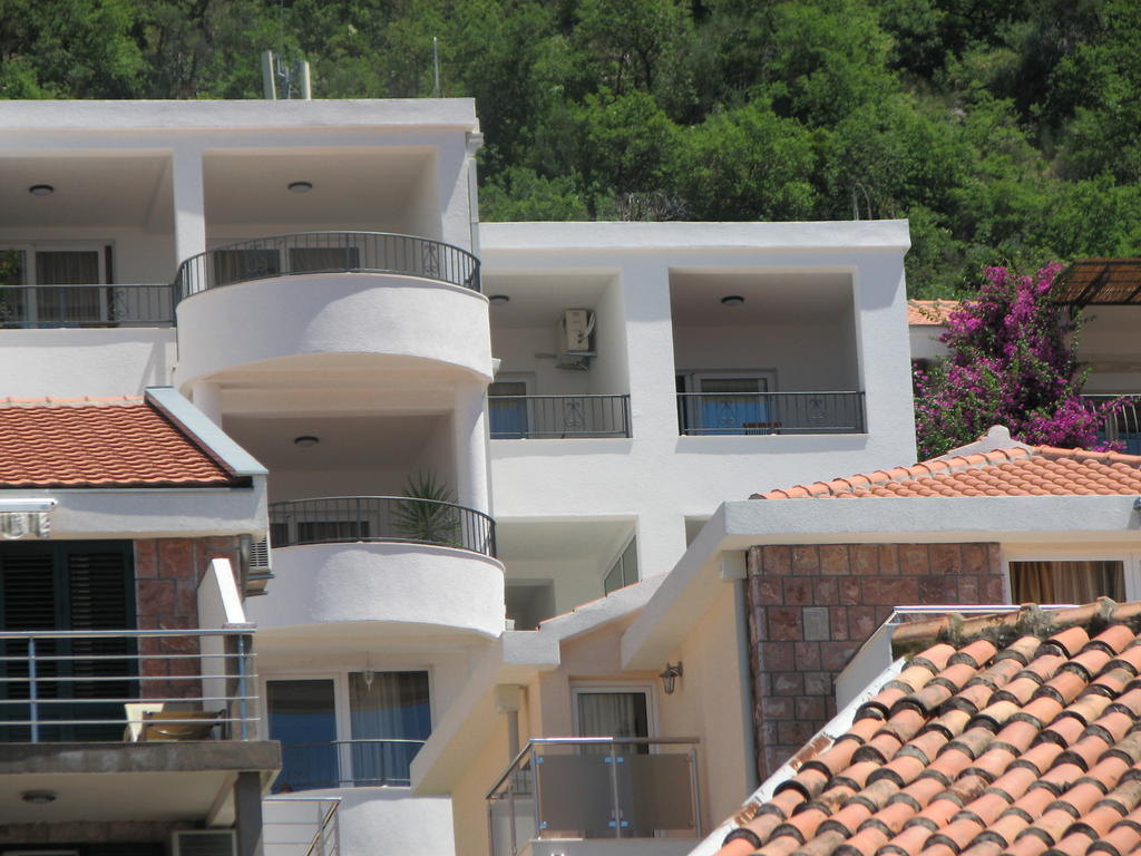 Apartments Leut Свети-Стефан Экстерьер фото