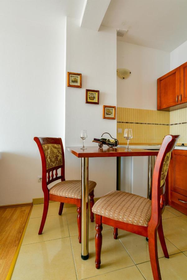 Apartments Leut Свети-Стефан Экстерьер фото